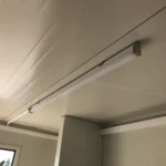 Sandwichpaneel-Container mit Sanitärraum & barrierefreiem WC – 6,00 × 3,00 m – Bild 12