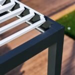 Bioklimatische freistehende Pergola Génova 4 × 3 m Grau mit weißen Lamellen – Bild 4
