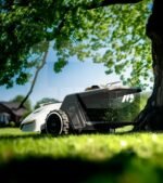 Kabelloser Rasenmähroboter Yuka 2000 mit Laubauffang und automatischer Entleerung – Bild 2